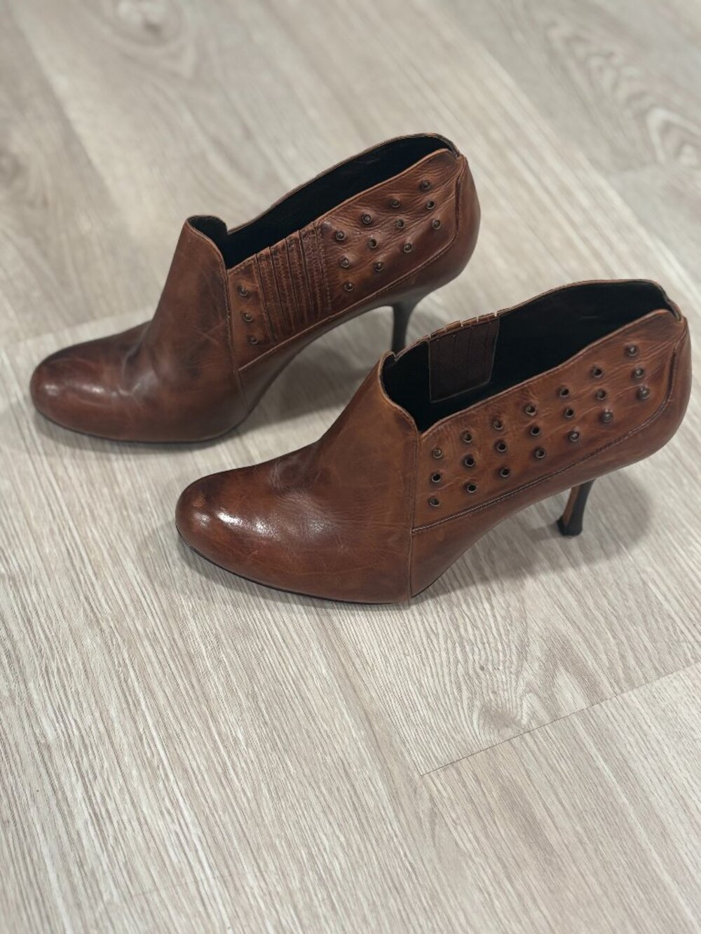 Max Studio Womens Brown Leather Studded Ankle Boots Heeled Pumps - 7 1/2 M